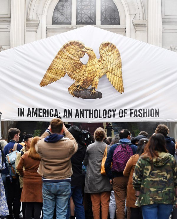 Atmosphere outside the Met Gala 2022 celebrating "In America: an anthology of fashion" at the Metropolitan Museum of Art on May 2, 2022 in New York City.