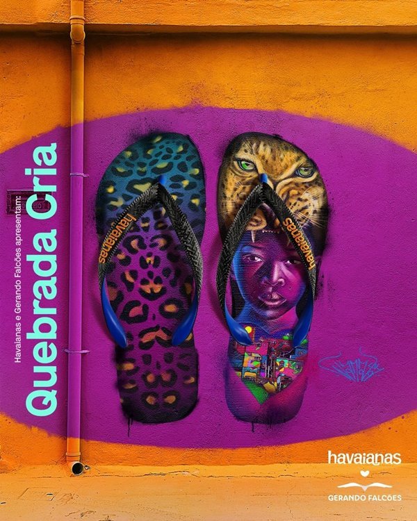 Chinelo da marca Havaianas com desenho colorido do artista plástico Wanatta