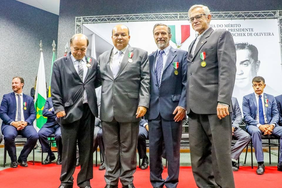 Governador Ibaneis Rocha recebe Medalha do Mérito Policial Civil Presidente Juscelino Kubitschek