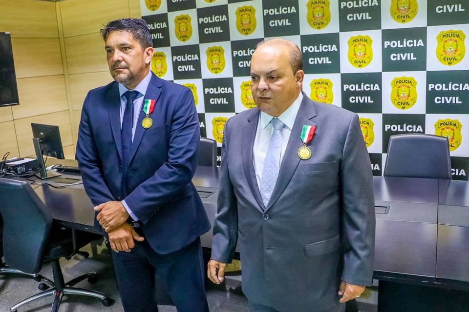 Governador Ibaneis Rocha recebe Medalha do Mérito Policial Civil Presidente Juscelino Kubitschek