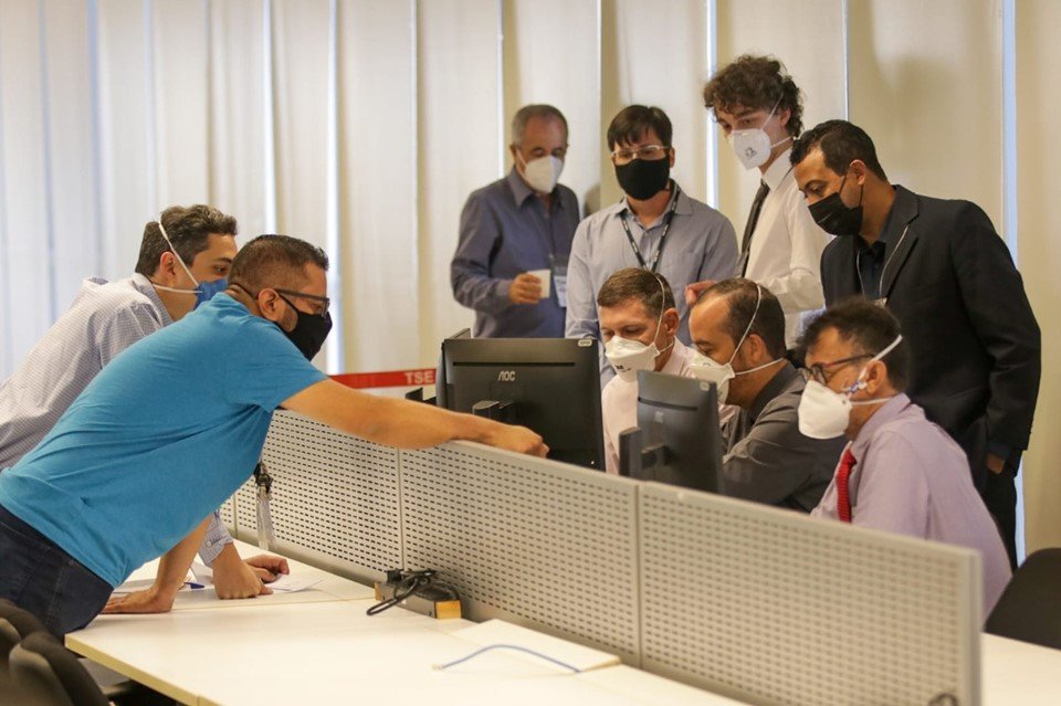 Testes das urnas eletrônicas no TSE