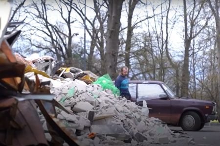 Moradores de Irpin, na Ucrânia, começam a reconstrução da cidade