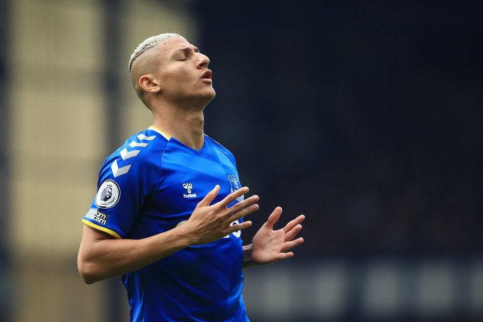 Após show de Richarlison, Everton leva virada e corre risco de cair