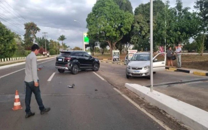 Empresário embriagado bater em carro do Uber