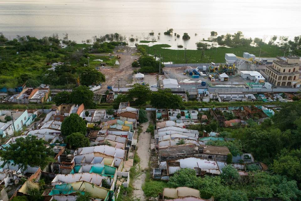 Imagem aérea mostra afundamento de bairros em Maceió (AL) por conta da mineração - Metrópoles