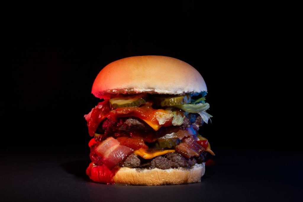 foto de hambúrguer com carne e bacon