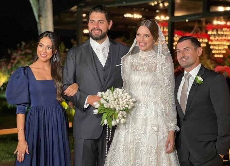 Marcela Merheb e Silvio Tiecher se casam na Catedral de Brasília
