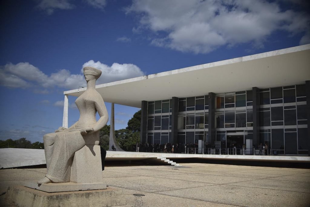 Fachada do Supremo Tribunal Federal (STF) em Brasília, com destaque à estátua da Justiça - Metrópoles