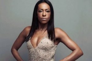 Samantha Schmütz, atriz e cantora brasileira. Ela tem cabelos pretos e olhos pretos - Metrópoles