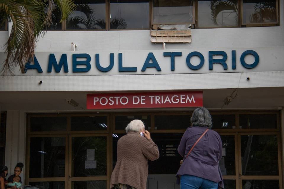 Pacientes entram no Hran pelo ambulatório - Metrópoles