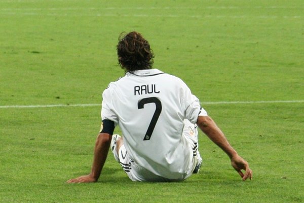 Raúl jogando pelo Real Madrid