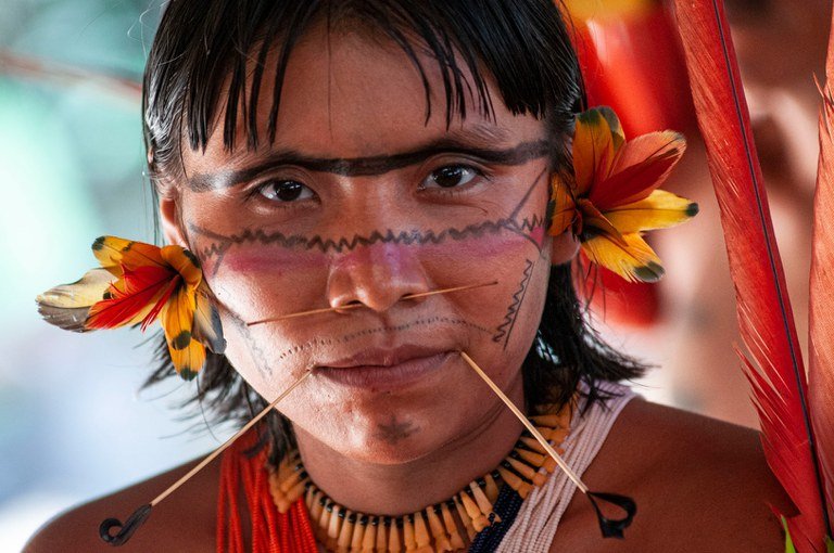 foto colorida de indígena Yanomami