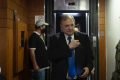 Senador Tasso Jereissati chega a reunião da executiva do PSDB