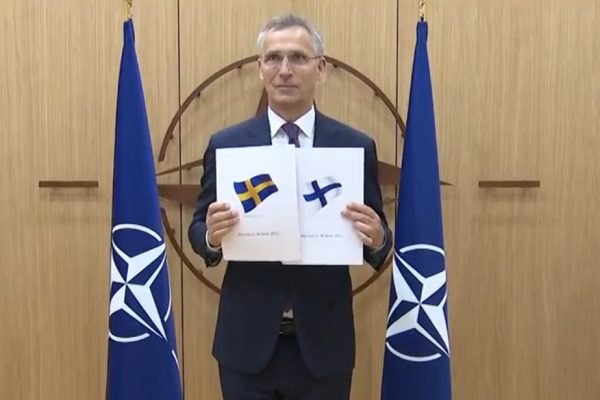 Finlandia e Suécia fazem pedido de adesao à Otan