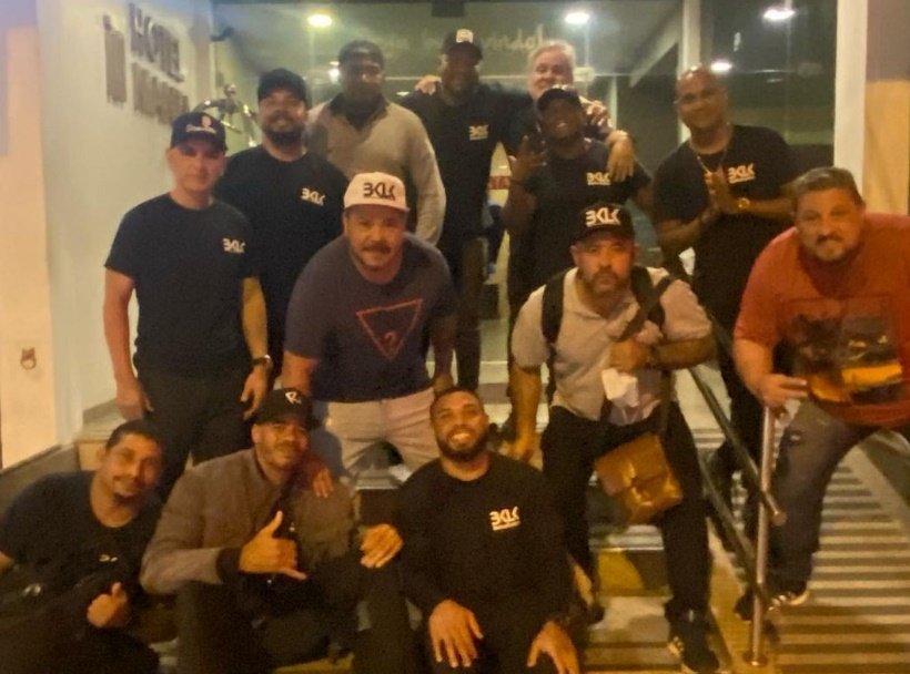 Vocalista do grupo Bokaloka é internado após infartar em Paris