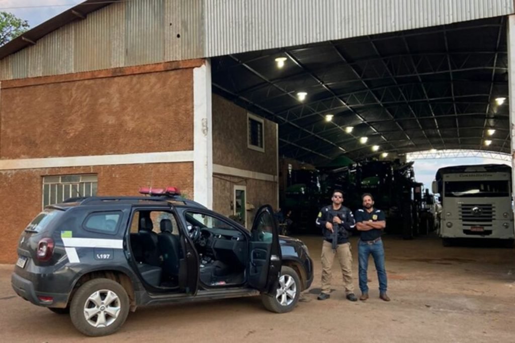 Polícia Civil de Goiás faz busca e apreensão na fazenda onde trabalha gerente que aparece com arma de fogo ao insultar goianos