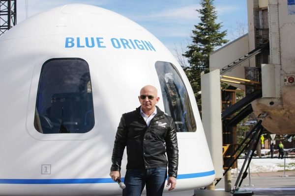 Nave New Shepard, de Jeff Bezos, volta ao espaço após acidente em 2022