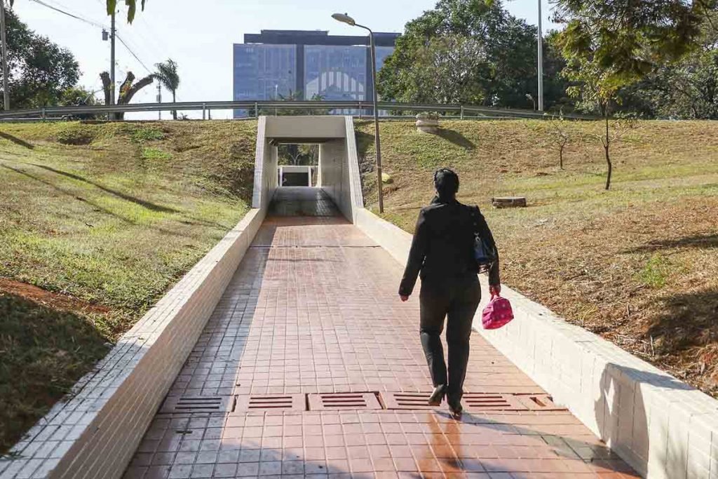 Governador Ibaneis Rocha visita obras de reforma das passagens subterrâneas do Plano Piloto5