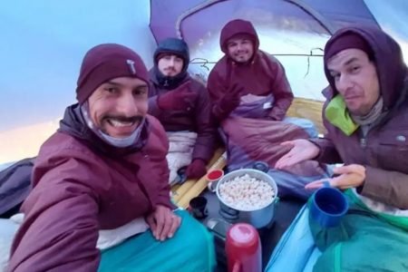 Grupo acampa na segunda maior montanha do Sul: Jonathan, Guilherme, Fernando e Jhoni
