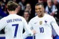 griezmann e mbappe com a seleção francesa