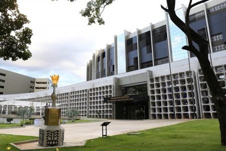 Imagem colorida mostra sede do Tribunal de Justiça do Estado de Goiás (TJGO) - Metrópoles