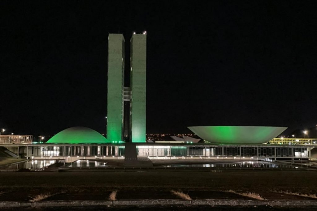congresso nacional iluminado de verde