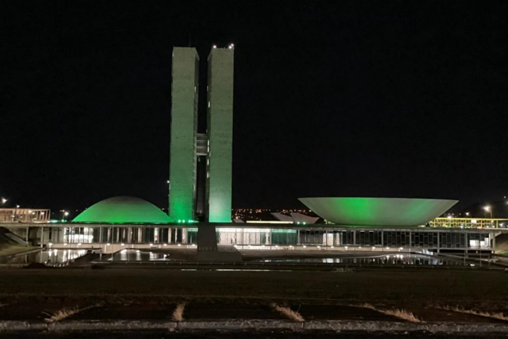 congresso nacional iluminado de verde