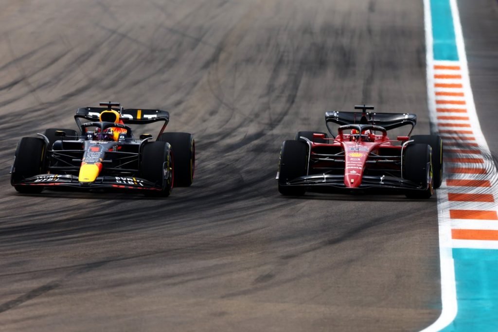 GP da Espanha: Verstappen lidera 1º treino com mudanças nos carros