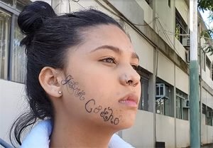 Thayane Caldas, jovem que teve rosto tatuado por ex-namorado em Taubaté (SP) - Metrópoles