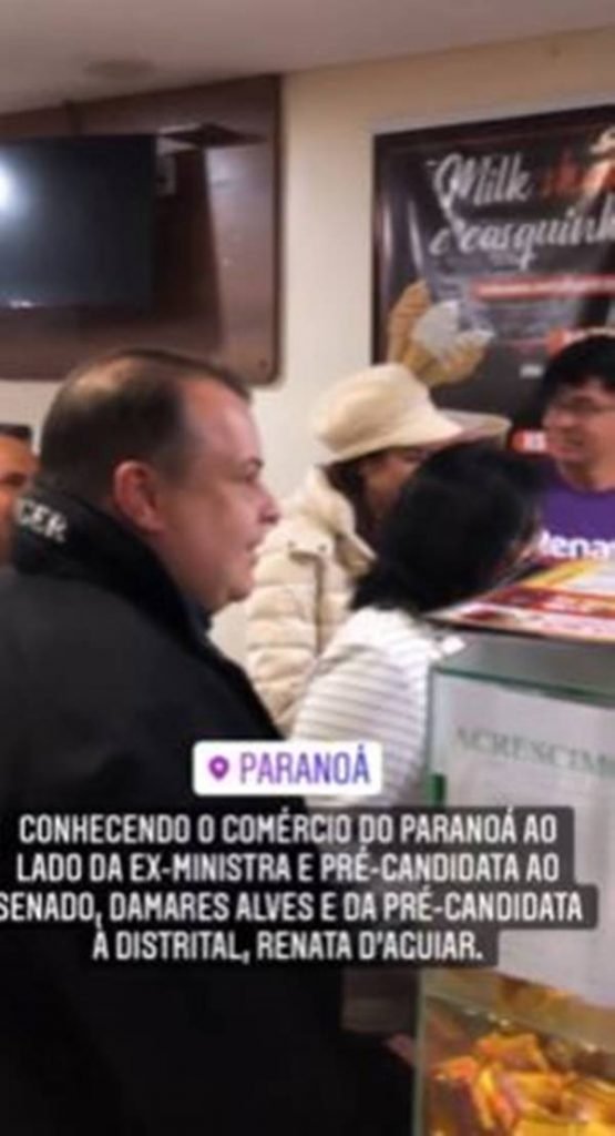 Em stories, ex-ministra Damares anda pelo comércio de rua do Paranoá com deputado federal Júlio Cesar (REPUBLICANOS-DF) e a pré-candidata a deputada distrital, Renata D'Aguiar. Todos usam roupa de frio - Metrópoles