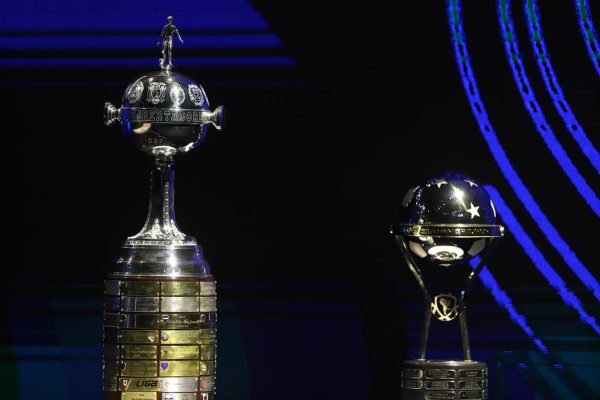 Troféus da Libertadores e da Sul-Americana