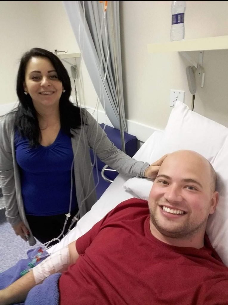 William na cama do hospital