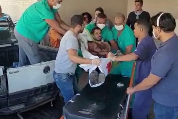 Ferido em ação na Vila Cruzeiro é levado para hospital Getúlio Vargas