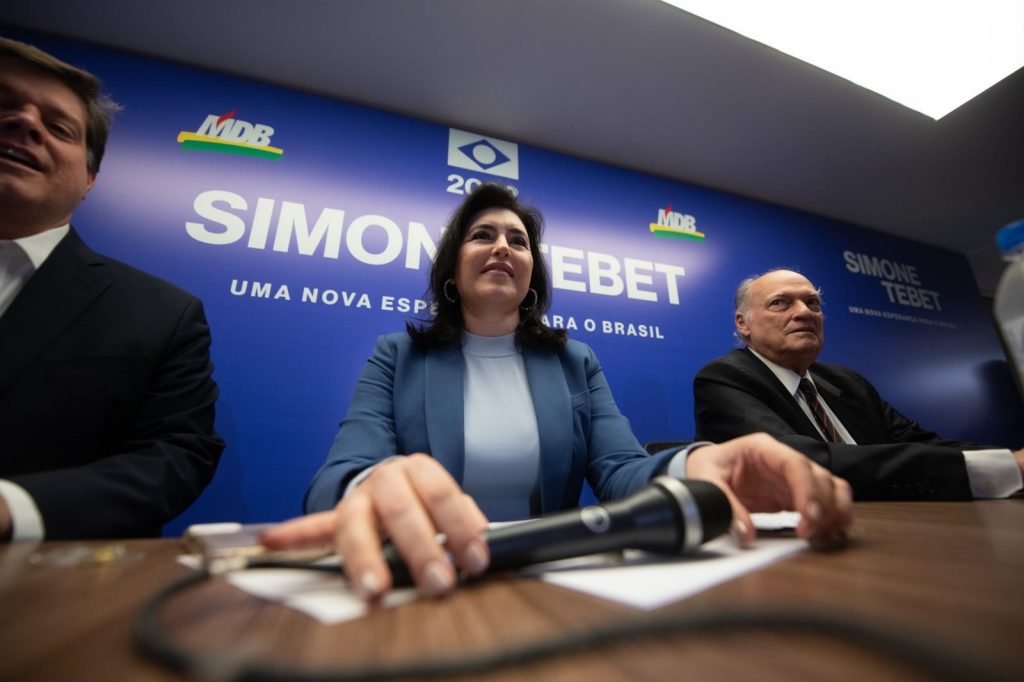 O presidente do MDB, Baleia Rossi, ao lado da senadora Simone Tebet em coletiva de imprensa do lançamento de sua pré-candidata à Presidência da República pelo partido - Metrópoles