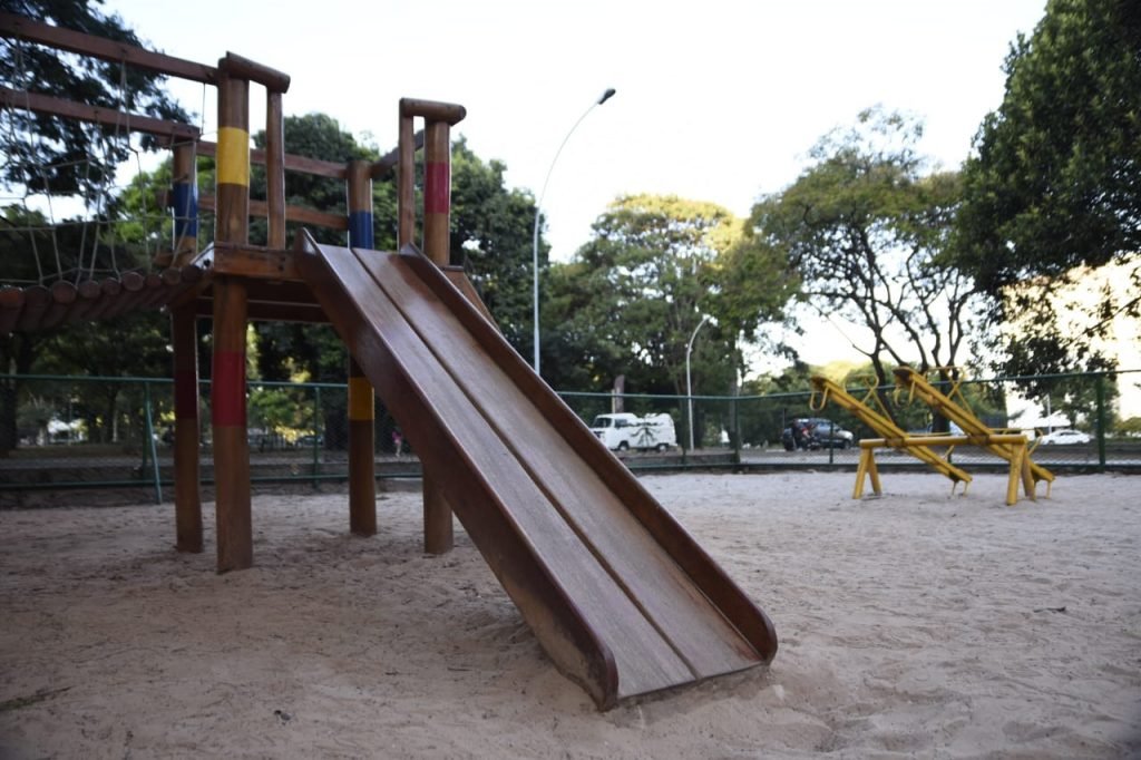 Parquinho onde babá foi atacada em tentativa de sequestro de criança em Brasília - Metrópoles