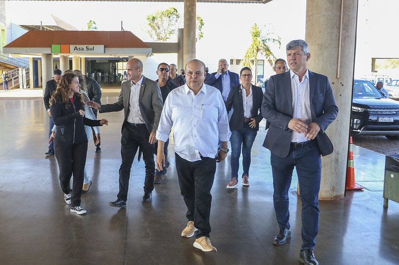 Ibaneis promove homenagem a rodoviários no Terminal da Asa Sul