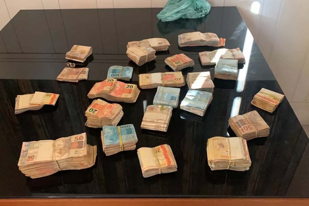RJ: nove PMs são presos acusados de sequestrar e extorquir traficantes