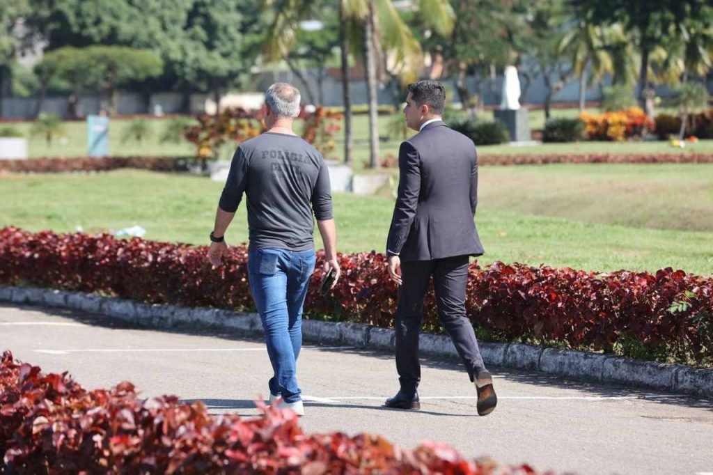 26/05/22 Rio de Janeiro RJ Polícia Civil realiza exumação no corpo da jovem Fernanda Carvalho Cabral de 22 anos, suspeita de ter sido envenenada pela madrasta em Março deste ano. Foto: Aline Massuca/ Metropoles