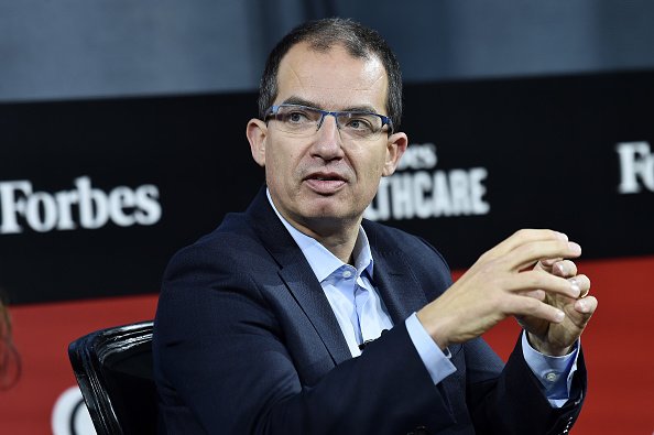 EUA: produtor de vacina promete vender ações e doar parte da fortuna