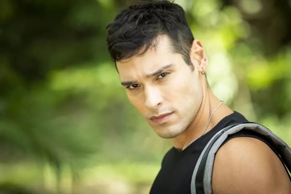Antonio Fagundes quebra o silêncio e fala sobre filho estar namorando ator  da Globo