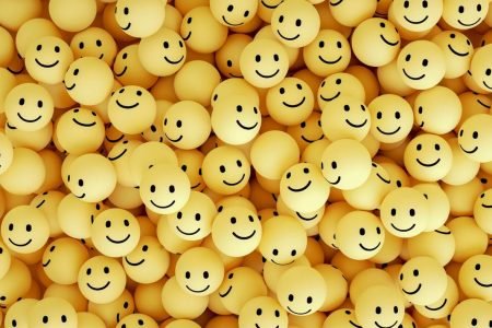 Foto de bolinhas amarelas sorridentes