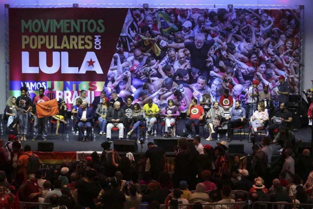 ex-presidente Luiz Inácio Lula da Silva (PT) e o ex-governador de São Paulo, Geraldo Alckmin (PSB, se encontram com representantes de movimentos populares