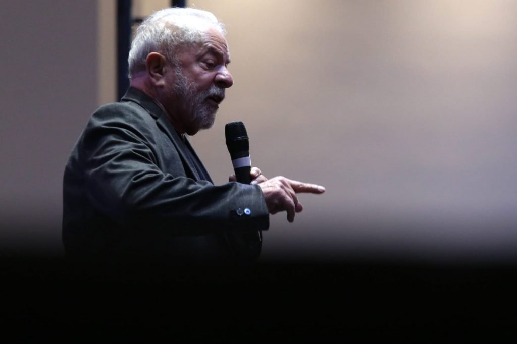 O ex-presidente Luiz Inácio Lula da Silva (PT) e o ex-governador de São Paulo, Geraldo Alckmin (PSB, se encontram com representantes de movimentos populares