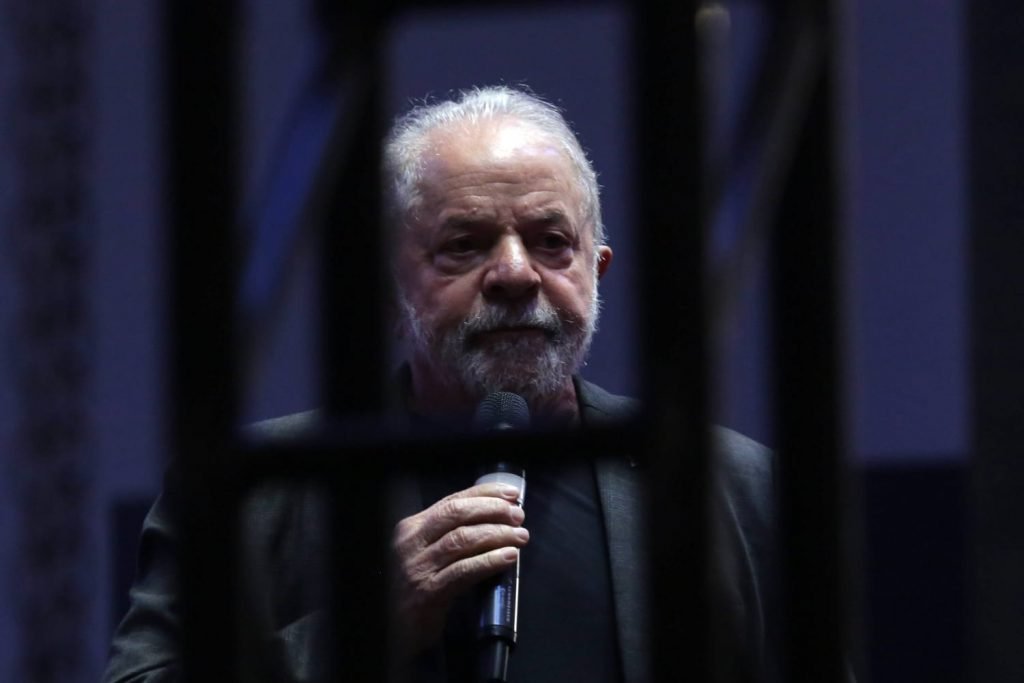 O ex-presidente Luiz Inácio Lula da Silva (PT) e o ex-governador de São Paulo, Geraldo Alckmin (PSB, se encontram com representantes de movimentos populares