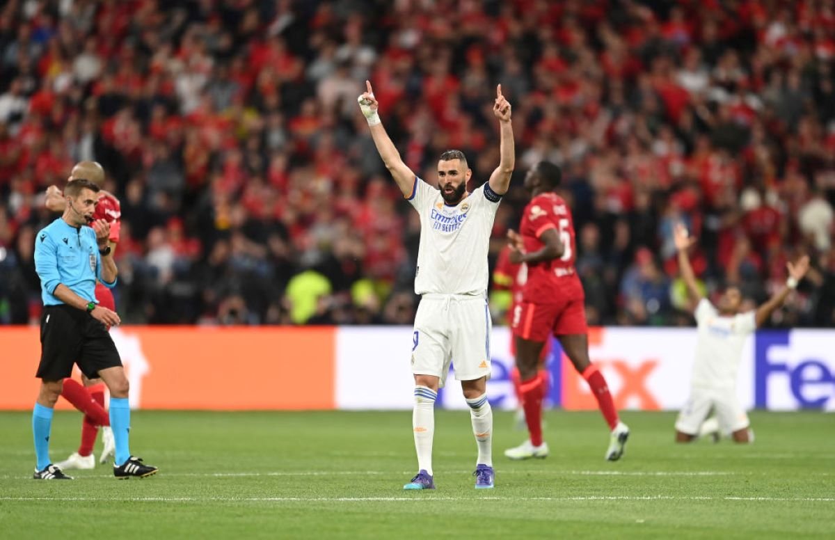 Benzema ganha Bola de Ouro como melhor jogador de futebol do mundo