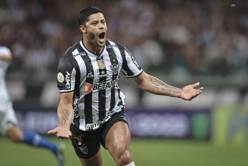 STJD pune Daronco por confusão com Hulk em jogo do Atlético-MG