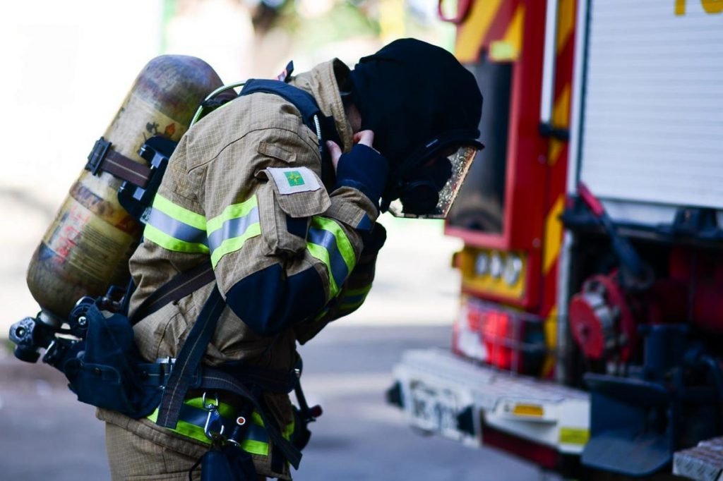 Incêndio atingiu a Feira dos Importados, no SIA