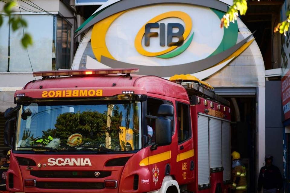 Incêndio atingiu a Feira dos Importados, no SIA