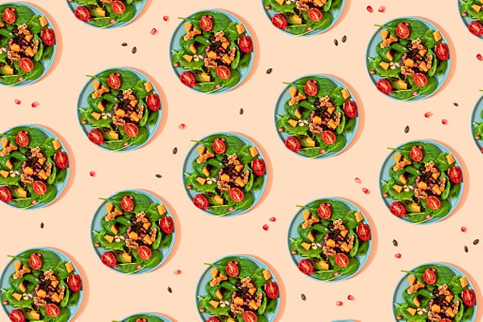Ilustração colorida de pratos de saladas