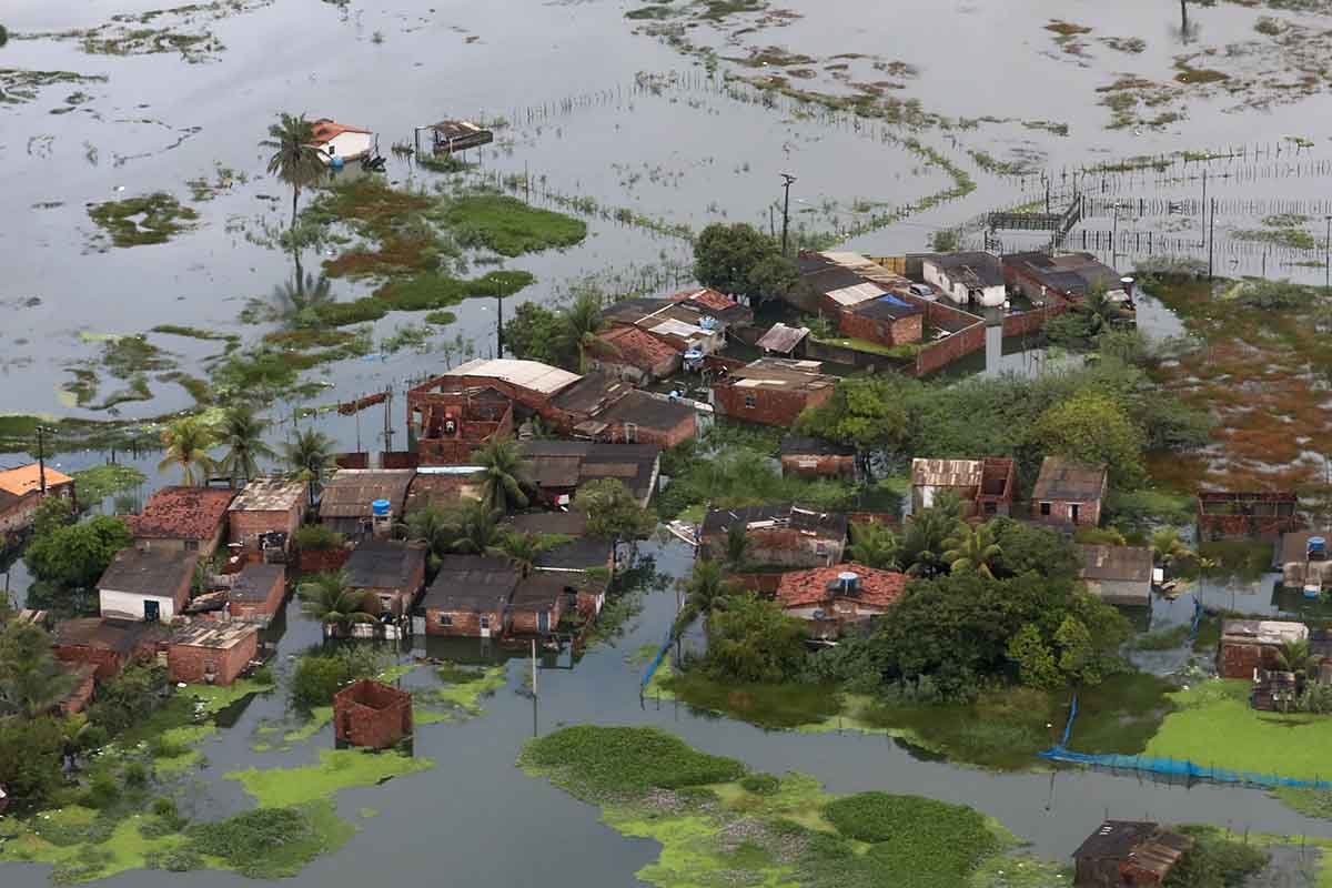 Sobrevoo de áreas afetadas pela chuva em Pernambuco - Metrópoles